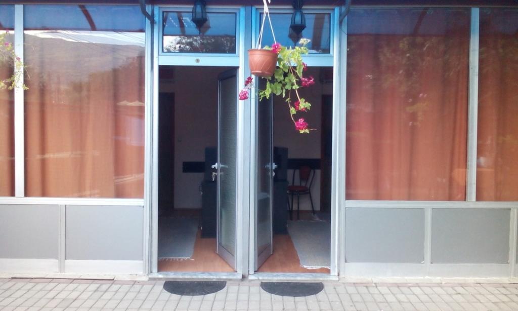 Motel Le Village Скопие Екстериор снимка